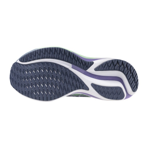 running shoes bath