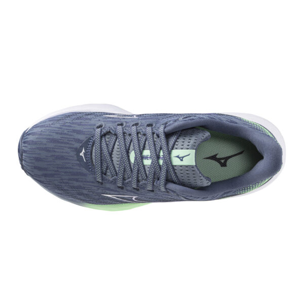 running shoes bath