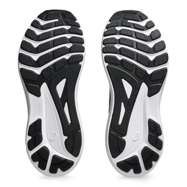 running shoes bath