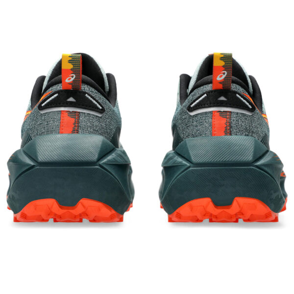 running shoes bath