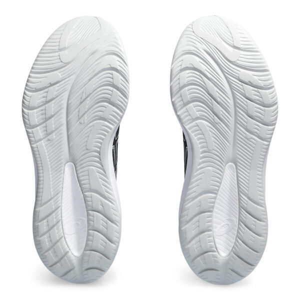 running shoes bath