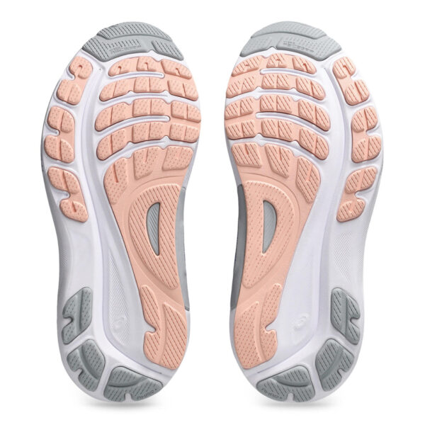 running shoes bath