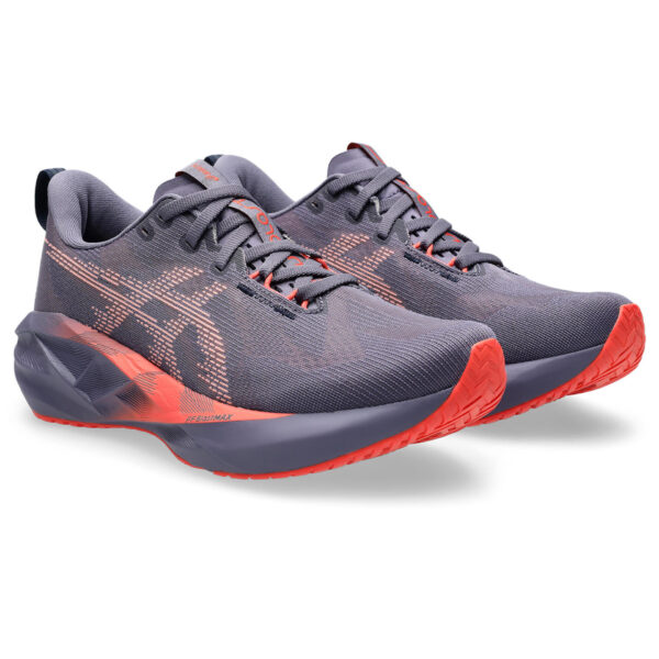 running shoes bath