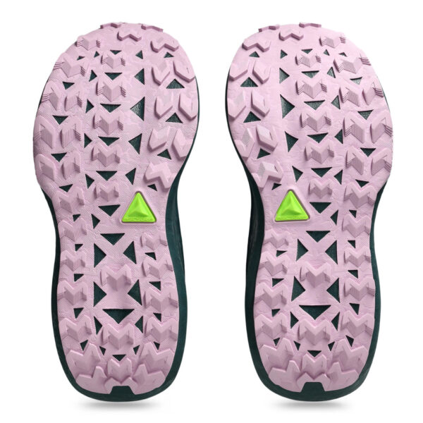 running shoes bath