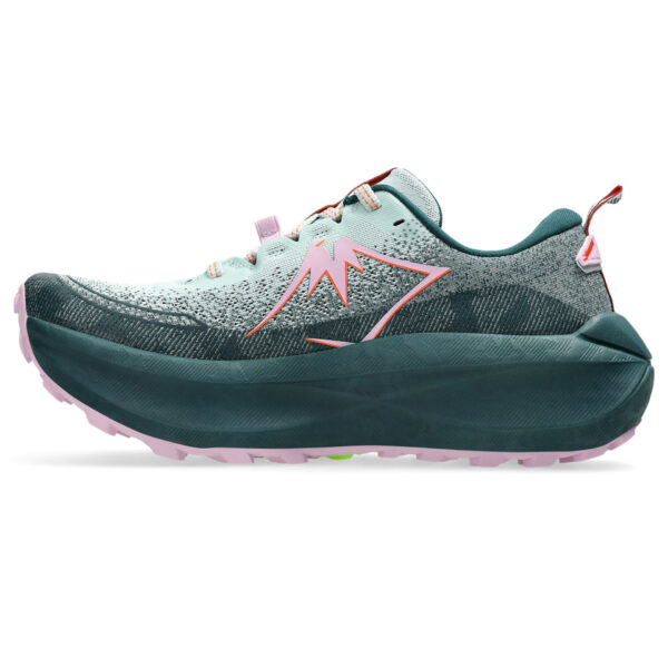running shoes bath