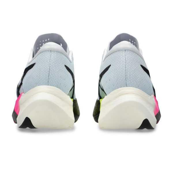 running shoes bath