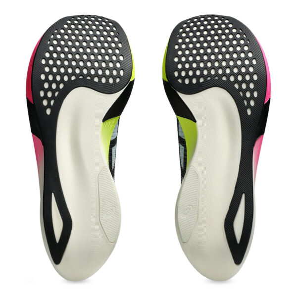 running shoes bath