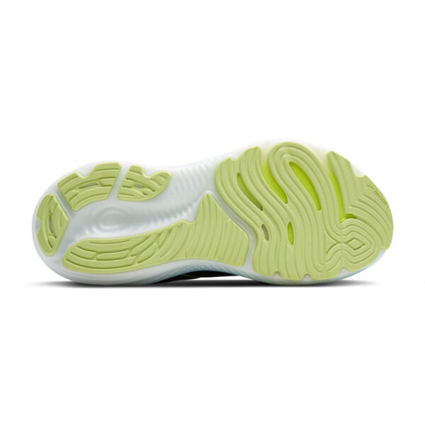 running shoes bath