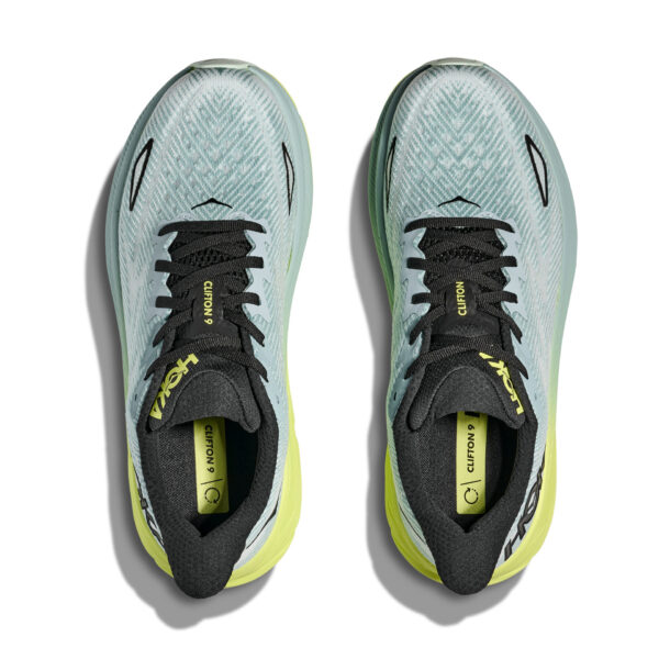 running shoes bath