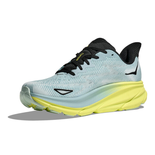 running shoes bath
