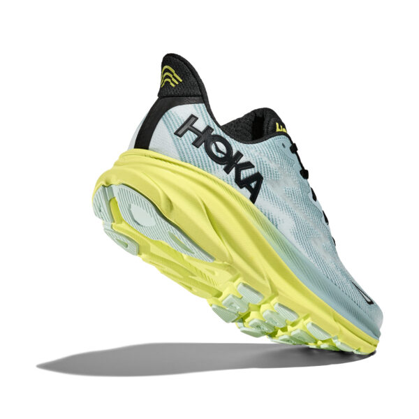 running shoes bath