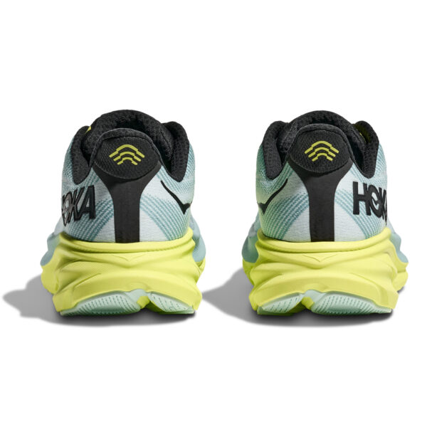 running shoes bath