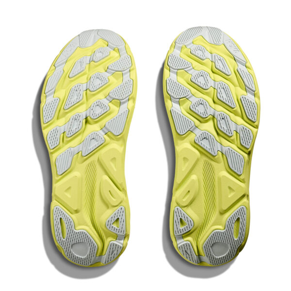 running shoes bath