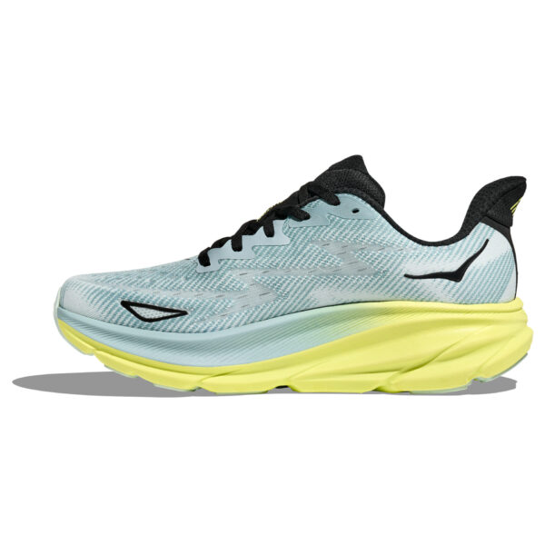 running shoes bath