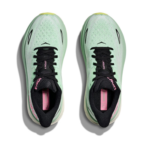 running shoes bath