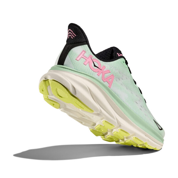 running shoes bath