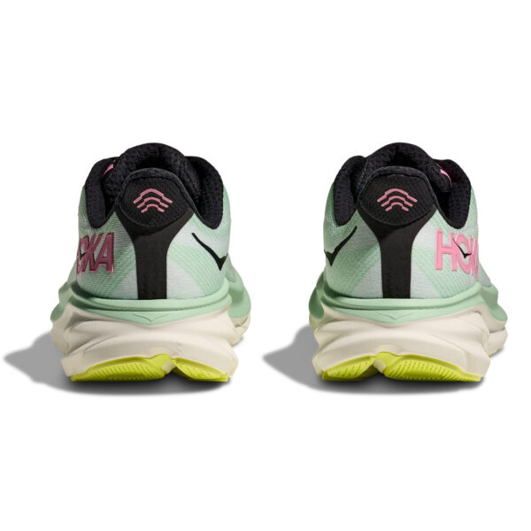 running shoes bath