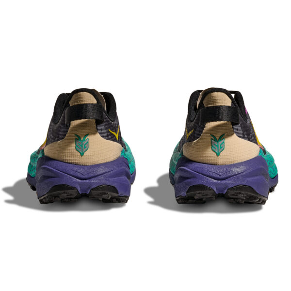 running shoes bath