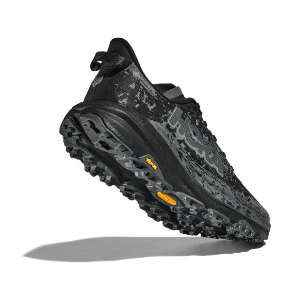 running shoes bath
