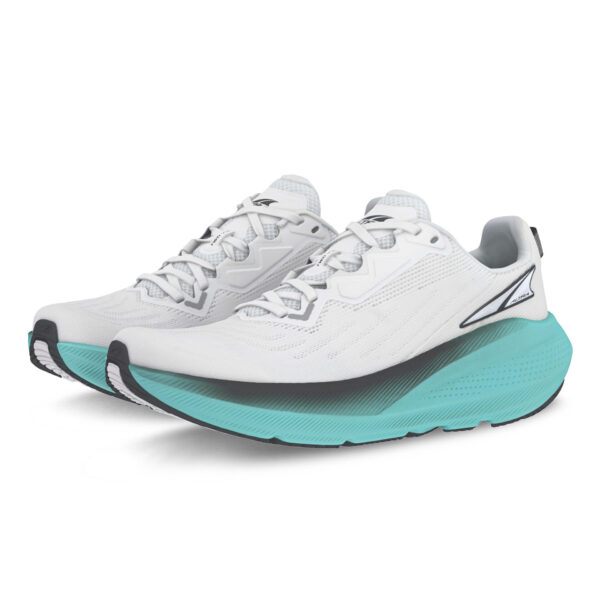 running shoes bath