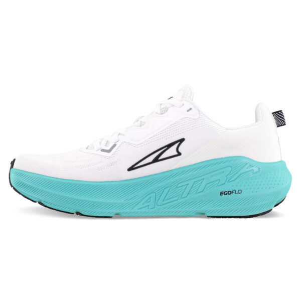running shoes bath