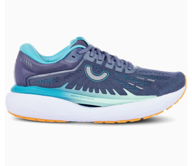 running shoes bath