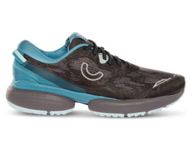 running shoes bath