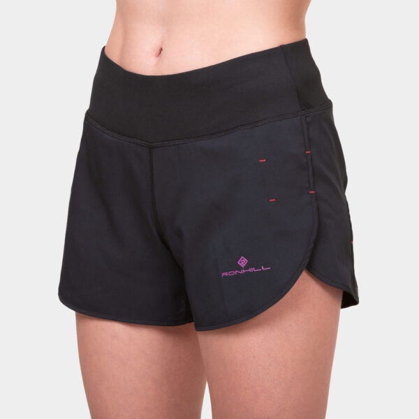 Ronhill Women's Tech 4.5in Short - Black/Razzmatazz - Image 3