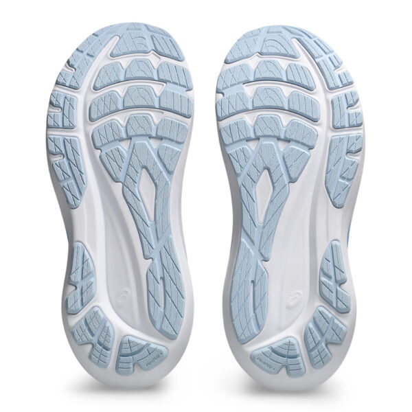 running shoes bath