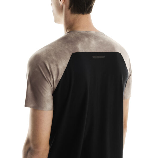 On Men's Performance-T AOP - Cinder/Black - Image 5