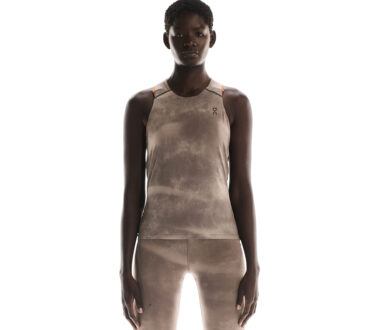 On Women's Performance Tank AOP - Cinder/Black