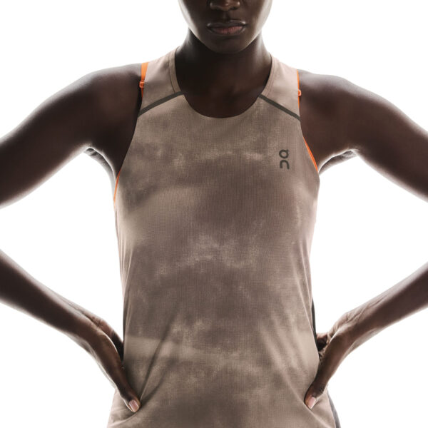 On Women's Performance Tank AOP - Cinder/Black - Image 4