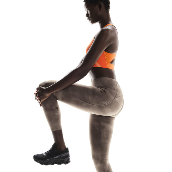 On Women's Performance Tight 7/8 AOP - Cinder - Image 4