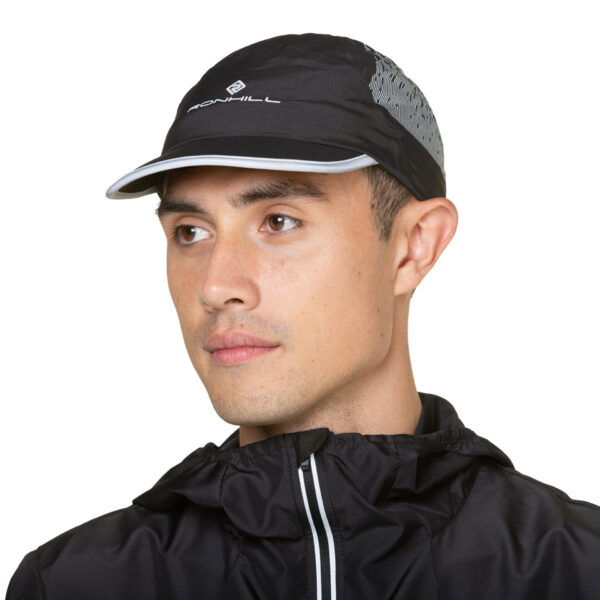 Ronhill Reflect Cap - Black/Reflect