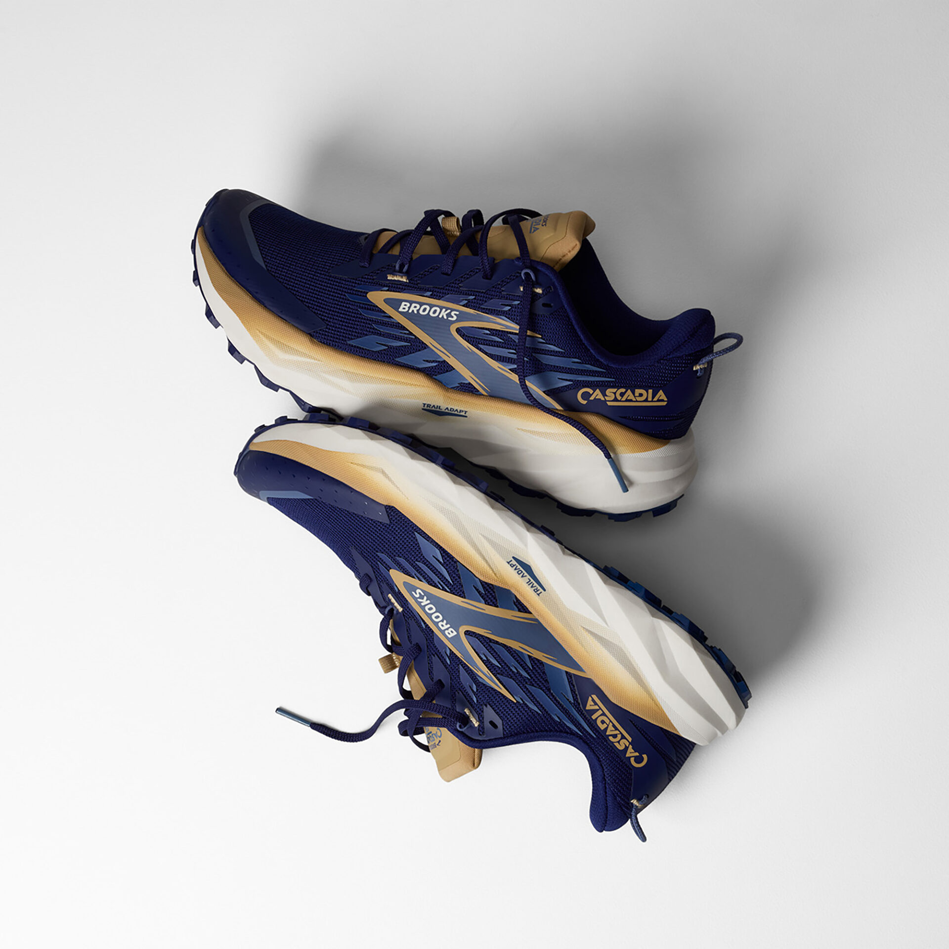 Brooks Men's Cascadia 19 - Beacon Blue/Starfish/Coconut - Image 8